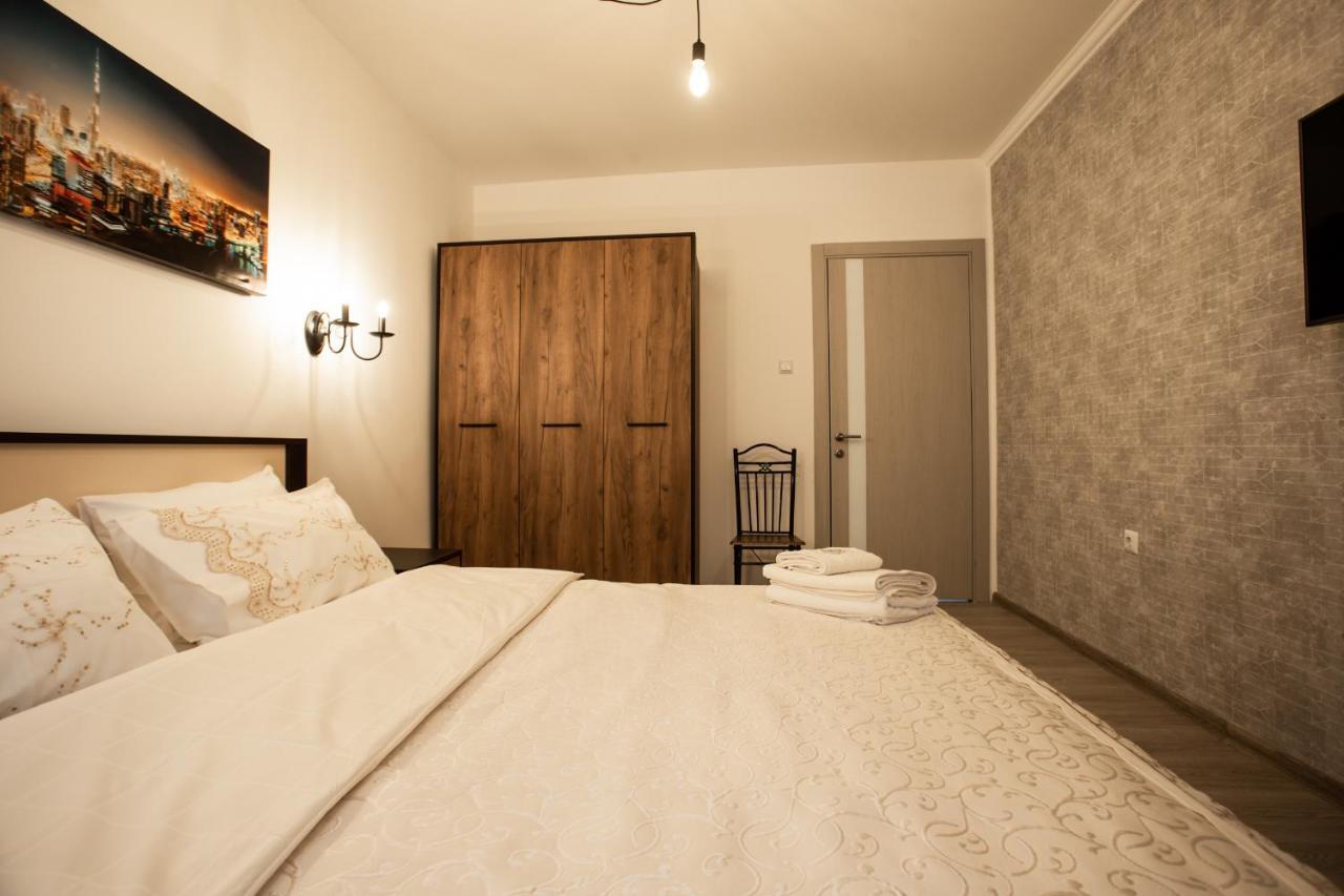 Ultra Lux 3 Rooms Apartment Near Arena City Kijev Kültér fotó