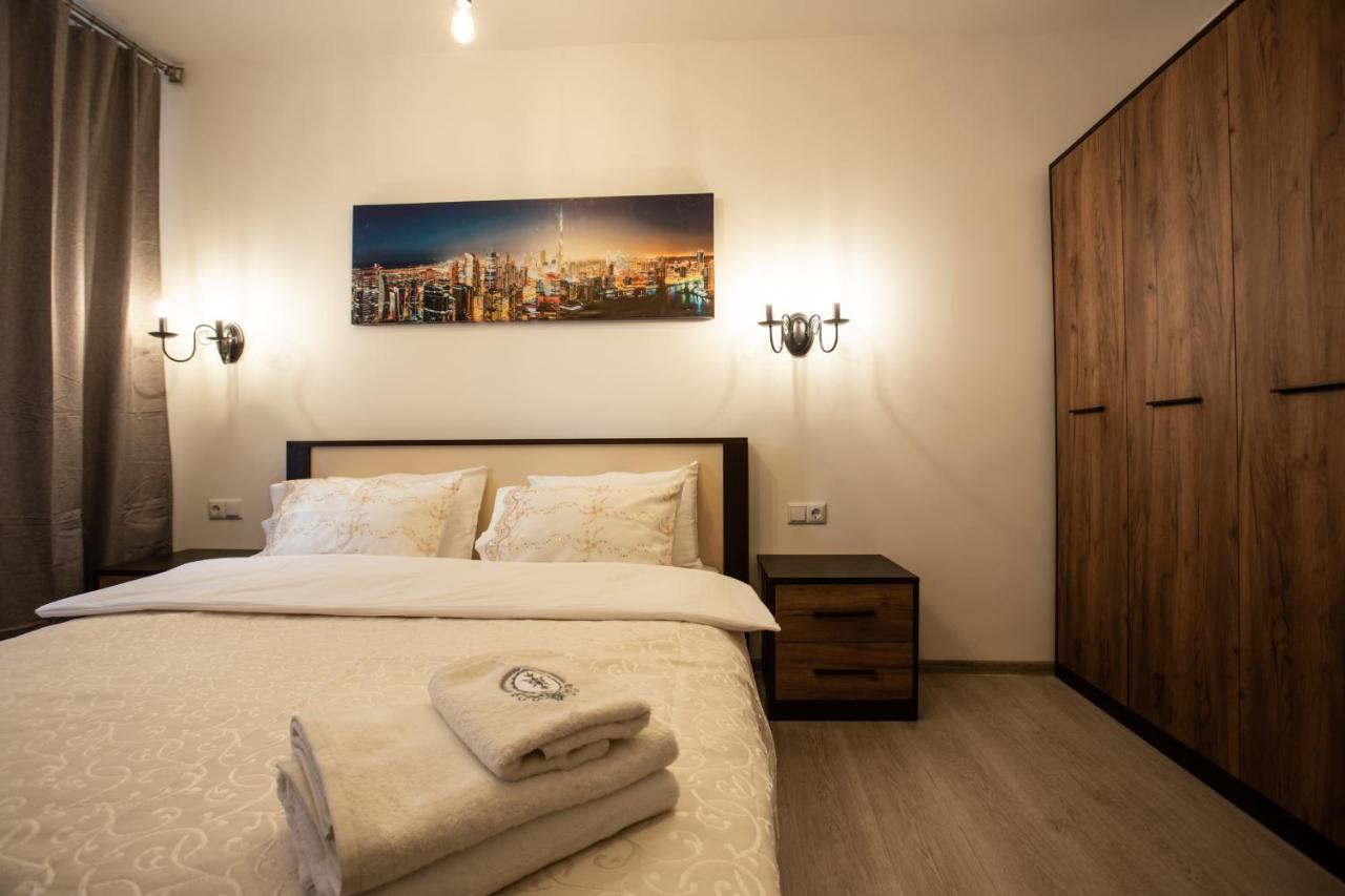 Ultra Lux 3 Rooms Apartment Near Arena City Kijev Kültér fotó
