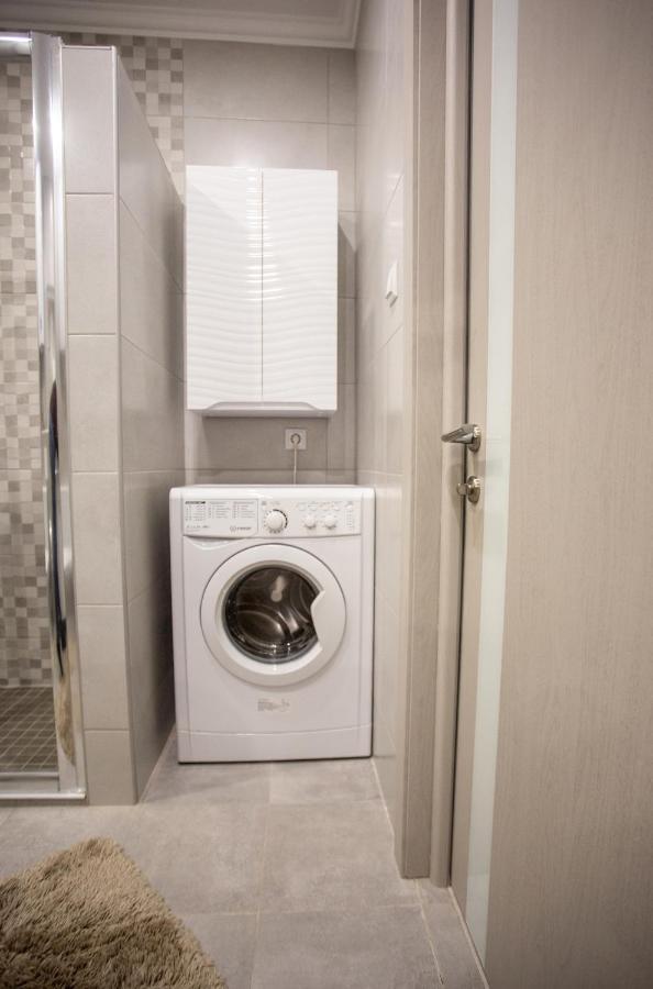 Ultra Lux 3 Rooms Apartment Near Arena City Kijev Kültér fotó