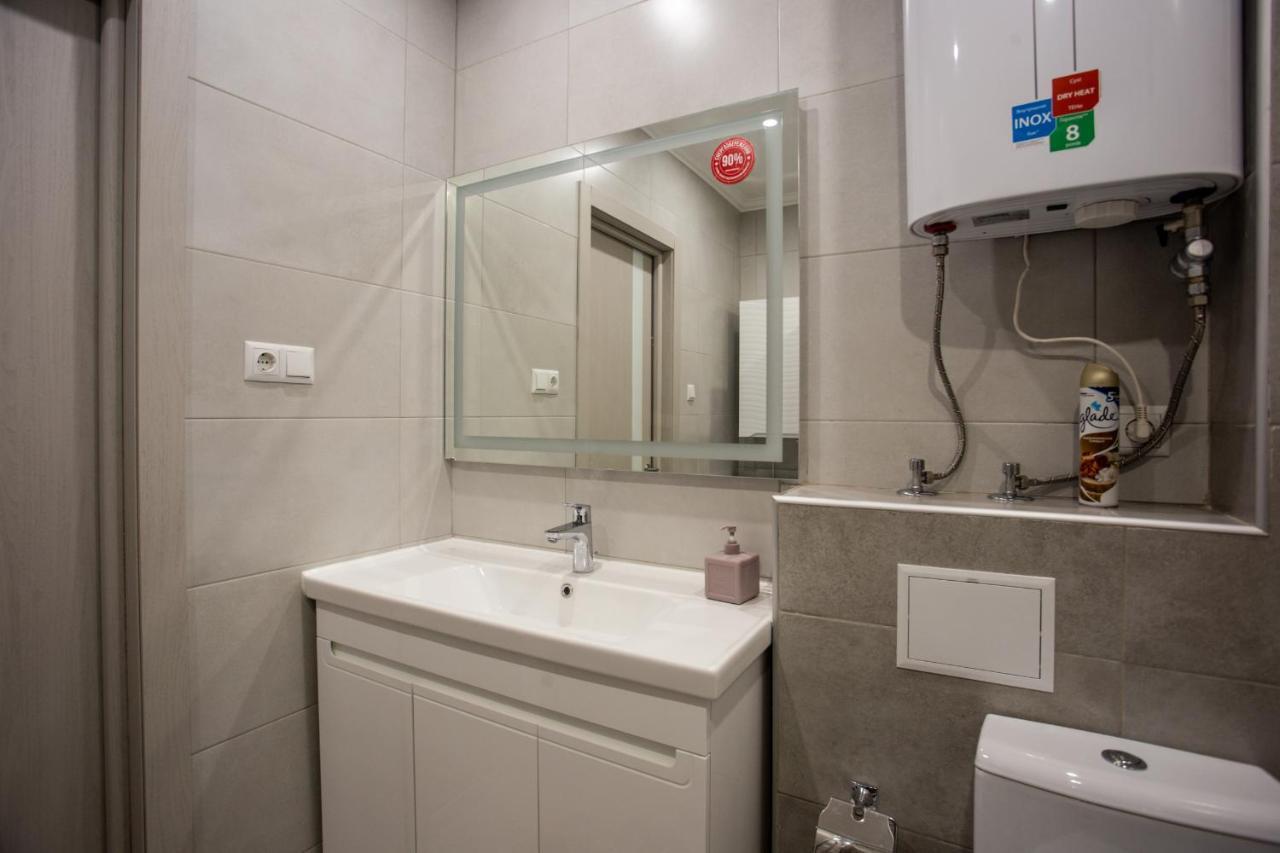 Ultra Lux 3 Rooms Apartment Near Arena City Kijev Kültér fotó